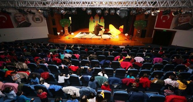 Yenimahalleli minikler, Angry Birds ile trafikte