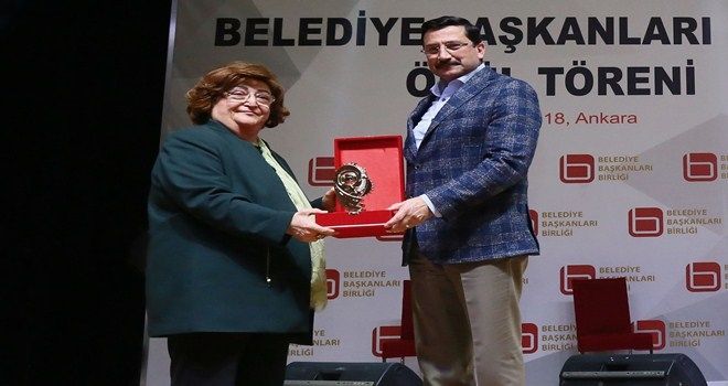 BELEDİYE BAŞKANLARI BİRLİĞİ´NDEN BAŞKAN AK´A ÖDÜL