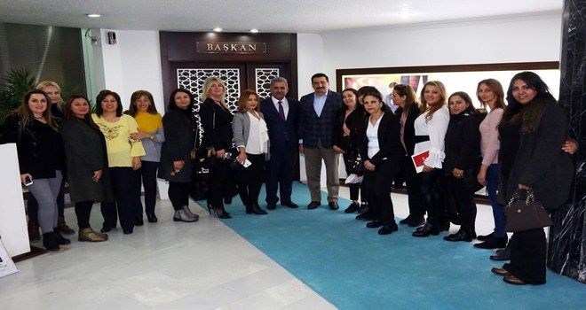 KIBRISLI KADINLARDAN BAŞKAN AK´A 8 MART ZİYARETİ