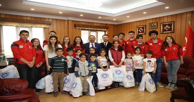 ETİMESGUT GENÇLİK MECLİSİ 200 ÇOCUĞU MUTLU ETTİ