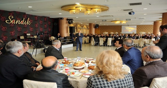 Fethi Yaşar, esnaflarla kahvaltıda buluştu