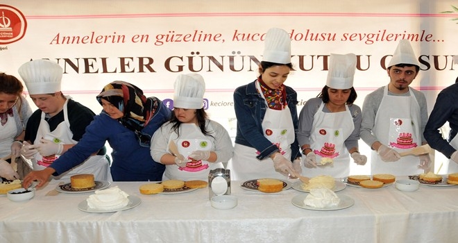 ENGELLİ ÇOCUKLARDAN ANNELERİNE EN GÜZEL HEDİYE