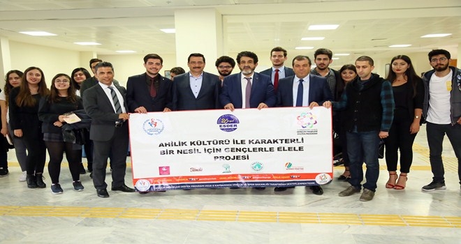 BAŞKAN AK, ÜNİVERSİTE GENÇLİĞİ İLE TECRÜBELERİNİ PAYLAŞTI