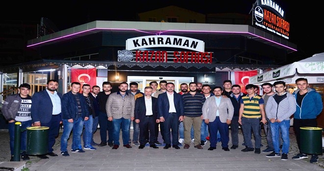 Ertürk gençlerle sahurda buluştu