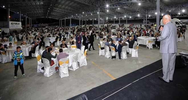 Yaşar, Yenimahallelileri iftarlarda ağırlıyor