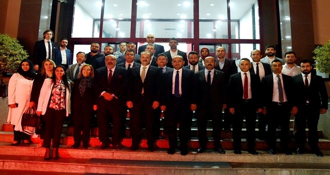 Mamaklılar adaylarla iftar açtı