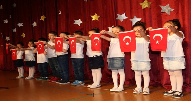 MİNİKLER AİLELERİNİ GURURLANDIRDI