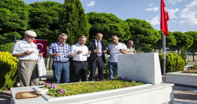 Ertürk şehitleri mezarları başında andı