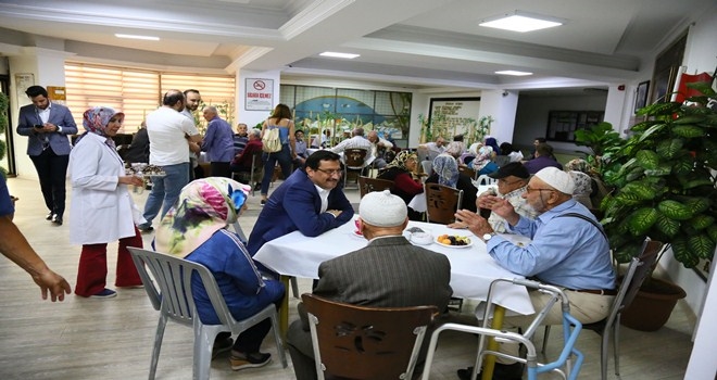 BAŞKAN AK, KEÇİÖRENLİ´LERLE BAYRAMLAŞTI