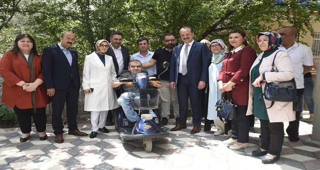 Akgül ve Çam´dan yüzleri güldüren ziyaret
