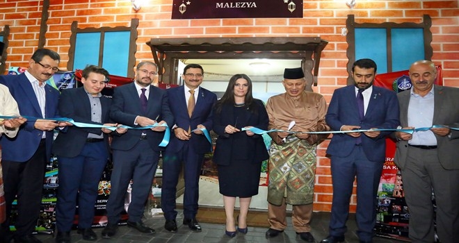 MALEZYA GECESİNİN KONUĞU BAKAN SARIEROĞLU OLDU