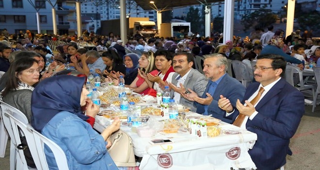 RAMAZAN´DA AYNI SOFRADA BULUŞMAYA DEVAM