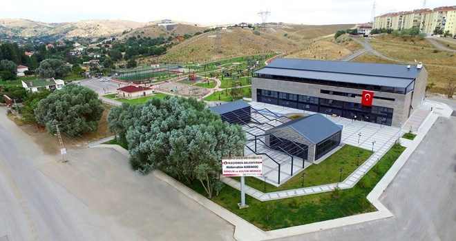 ABDURRAHİM KARAKOÇ KÜLTÜR MERKEZİNE YILIN GENÇLİK PROJESİ ÖDÜLÜ