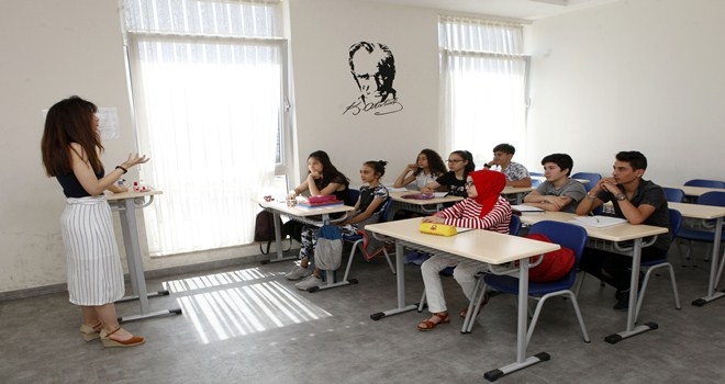Gençler yaz kurslarında eksiklerini tamamlıyor