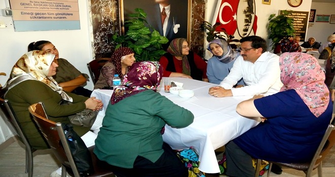 HUZUREVİ ZİYARETİ YÜZLERİ GÜLDÜRDÜ