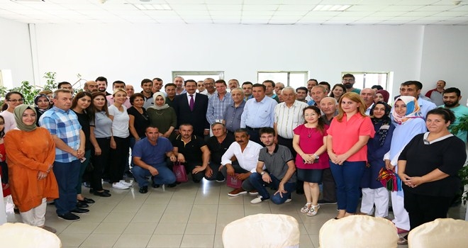 BAŞKAN AK ÇALIŞANLARININ DOĞUM GÜNÜNÜ KUTLADI