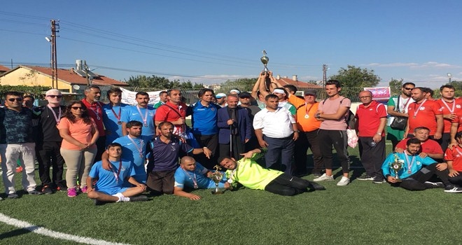 Yenimahalle´nin gülen gözleri 1´inci Lige yükseldi