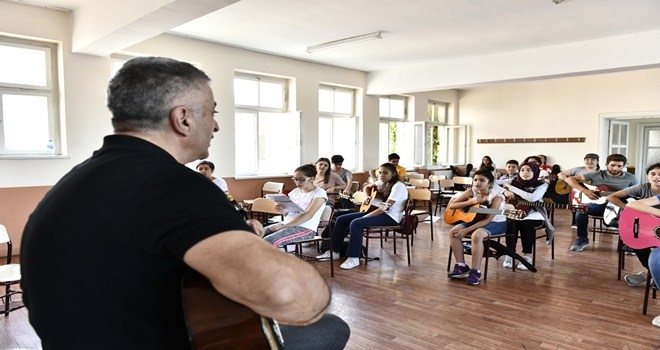 Geleceğin gitaristleri Mamak´ta