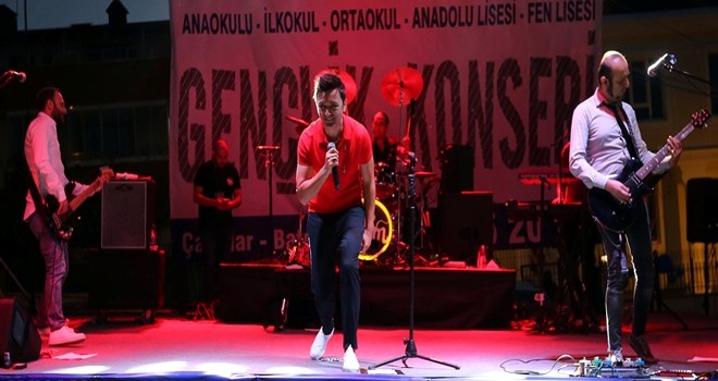 Öğrenciler Grup Zakkum ile coştu