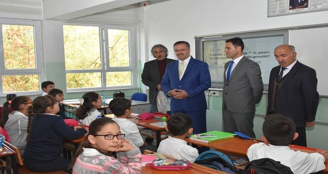 EĞİTİMCİ BAŞKANDAN KIRTASİYE DESTEĞİ 