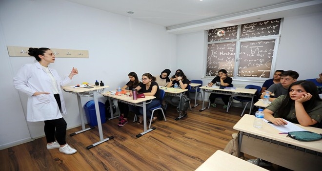 Yenimahalleli öğrencilerin YKS başarısı