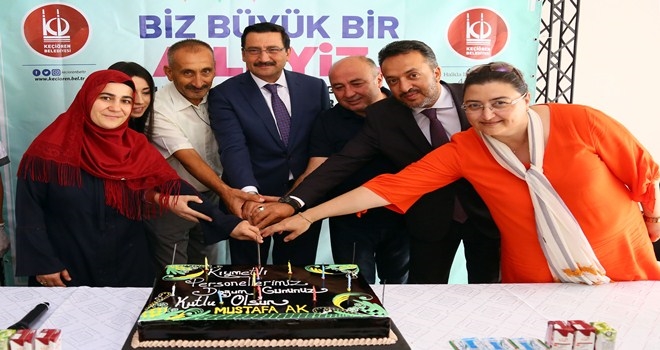 BAŞKAN AK´TAN PERSONELLERE DOĞUM GÜNÜ SÜRPRİZİ
