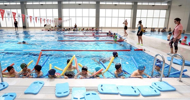 Havuzlarda tatil yoğunluğu