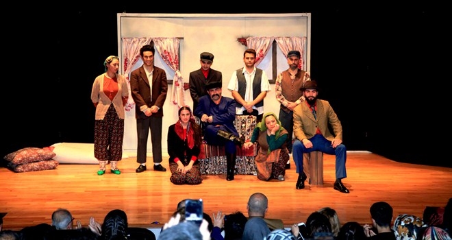 ?ANA HANIM KIZ HANIM´ NECİP FAZIL´DA SAHNE ALDI