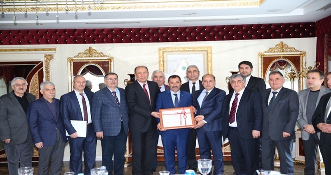 BAŞKAN DEMİREL´E HİZMET BERATI