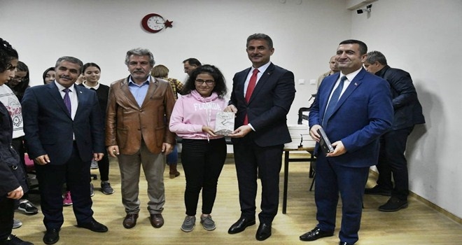 Öğrenciler yazarlarla buluşuyor