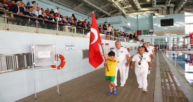 KEÇİÖREN´DE CUMHURİYET BAYRAMI´NA ÖZEL YÜZME YARIŞMASI