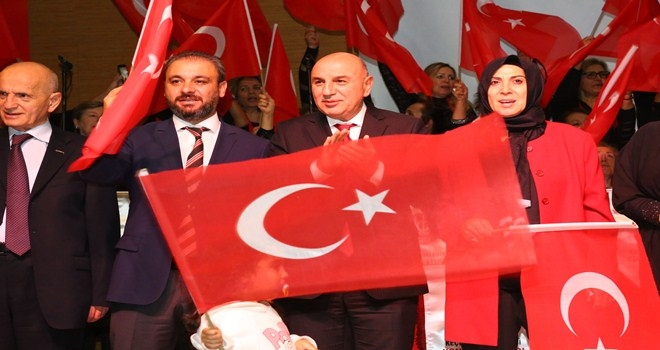 ALTINOK´TAN COŞKULU CUMHURİYET KONSERİNDE ?DEVLETİMİZ VAR OLSUN´ MESAJI