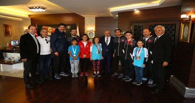 MİLLİ SPORCULARDAN ALTINOK´A ZİYARET
