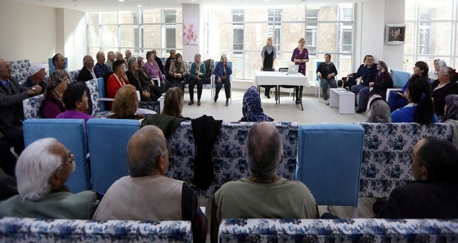 İkinci Bahar sakinlerine ?Mutlu Yaşlanma? semineri