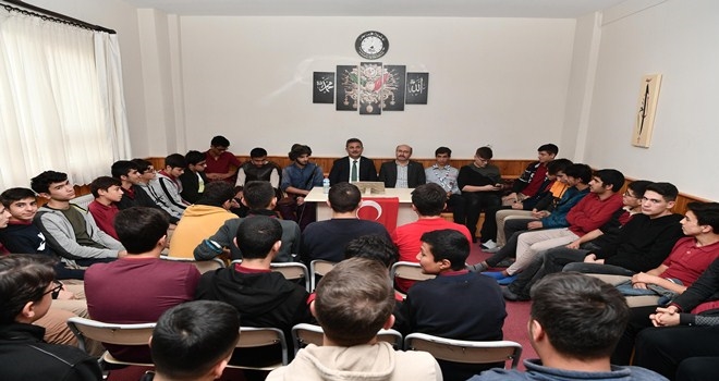 Köse, gençlerle bir araya geldi