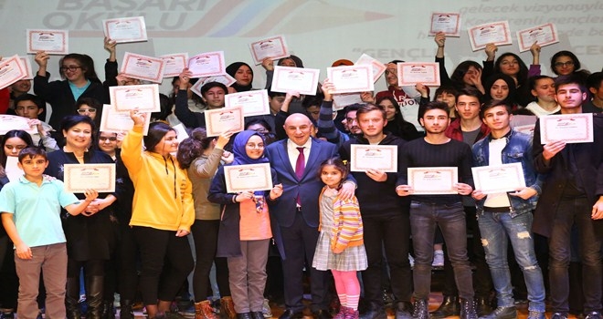 BAŞARI OKULLARI İLE SINAVA HAZIRLAR