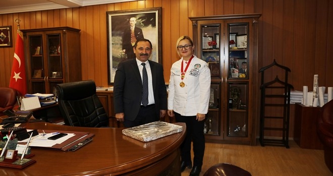 etiSEM MUTFAĞINDA ŞAMPİYON ŞEF