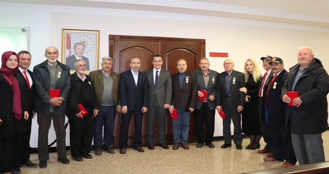 Kıbrıs Gazilerine Madalya Beratı Verildi