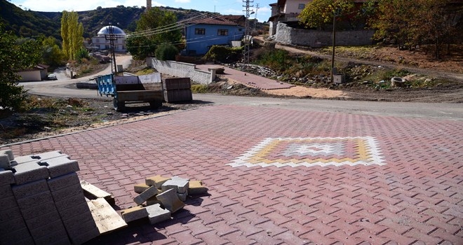 Mahalle meydanlarına kilim motifi