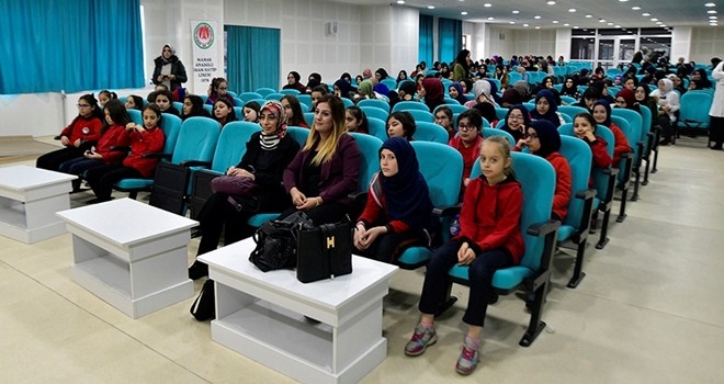 Yazarlar Mamaklı öğrencilerle buluştu