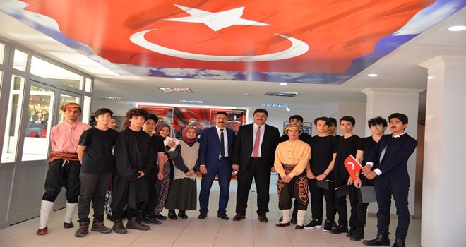 Öğretmen Başkan liseli gençlerle buluştu