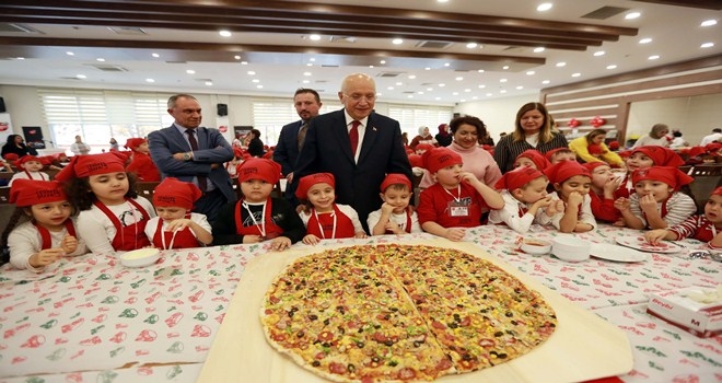 Miniklerden 5 kiloluk Dev Pizza