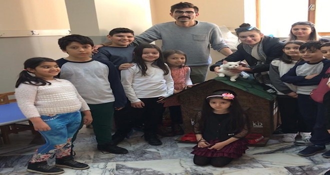 MİNİKLER KEDİ SAHİPLENDİLER