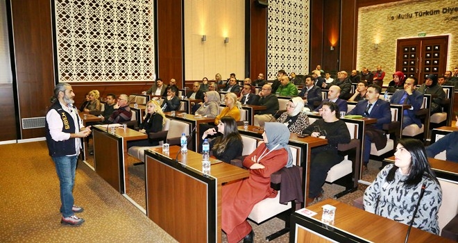 BELEDİYE PERSONELLERİ SİBER SUÇLARA KARŞI BİLGİLENDİRİLDİ  