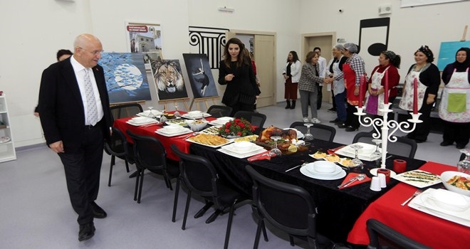 YENİMEK kursiyerlerinden Yılbaşı sofrası