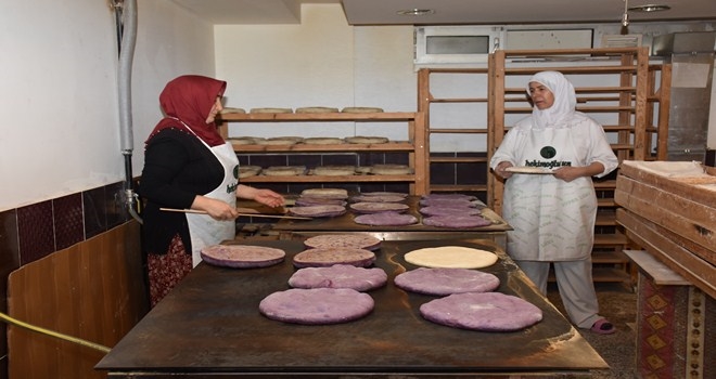 Türkiye´de İlk Defa  Mor Bazlama Üretiliyor