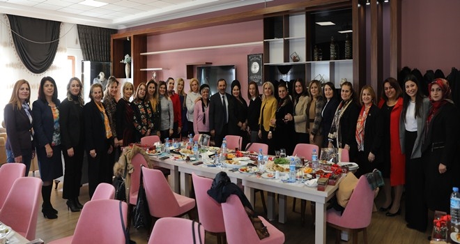 BAŞKAN DEMİREL SEÇİLMİŞ KADINLARI AĞIRLADI