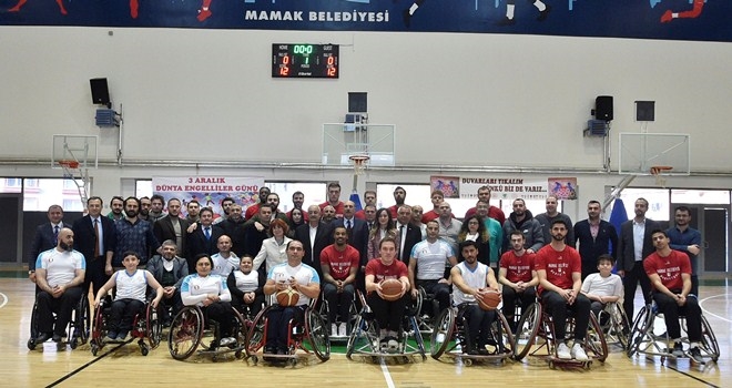 İlk kez tekerlikli sandalyede maç yaptılar