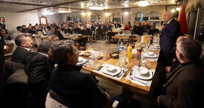 Yaşar, esnafla bir araya geldi