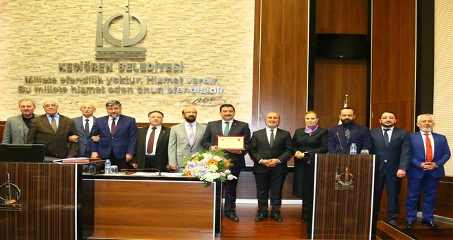 BAŞKAN AK´A TÜRK DÜNYASI ÜSTÜN HİZMET PLAKETİ